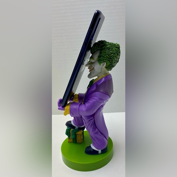 Cable Guys DC Comics The Joker Batman Statue - Controller & Phone Holder - Picture 9 of 16